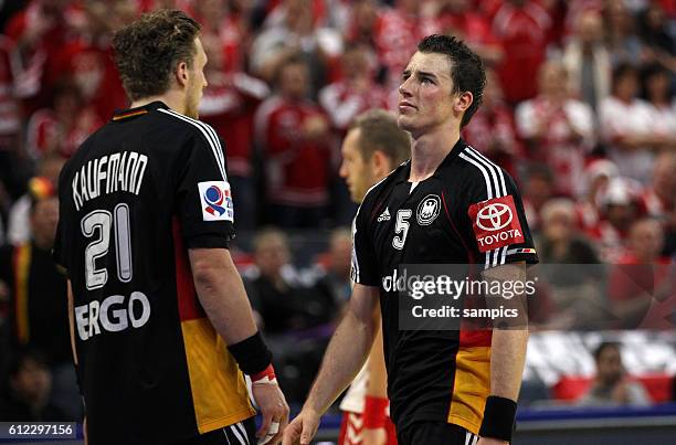 Lars Kaufmann und Dominik Klein , Enttäuschung nach der Niederlage Handball Männer Europameisterschaft 2012 Hauptrunde : Polen - Deutschland 10 th...