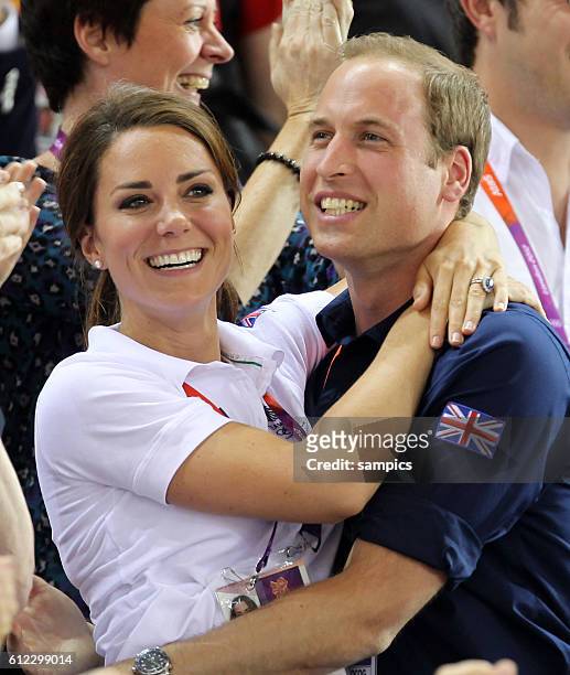 Feuerten ,und jubelten und feierten das britsche Bahnradteam Sprint an Prince Prinz William und Kate Middleton Bahnrad Rennen Team Sprint in dem...