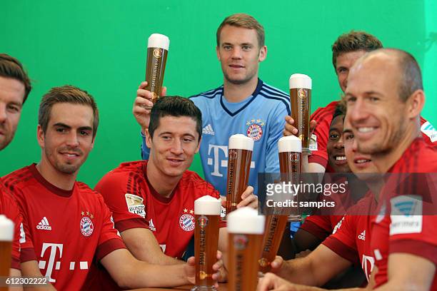 Philipp LAHM FC Bayern München Robert Lewandowski FC Bayern München w Manuel Neuer Bayern München Thomas Müller Mueller FC Bayern München...