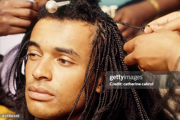 Tennis player Yannick Noah at the hairdressers.