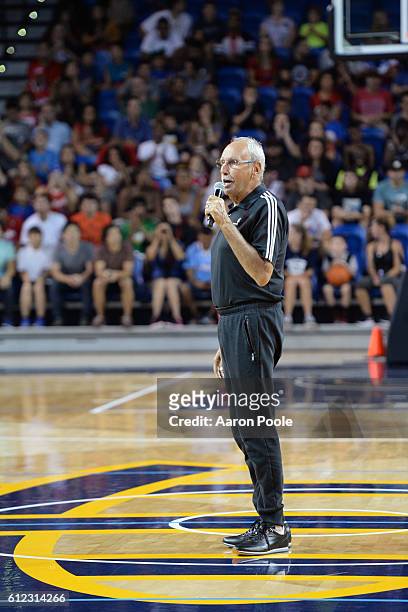 Ralph Lawler, broadcaster for the Los Angeles Clippers, talks to the crowd during a team practice at Bren Event Center on the campus of University of...