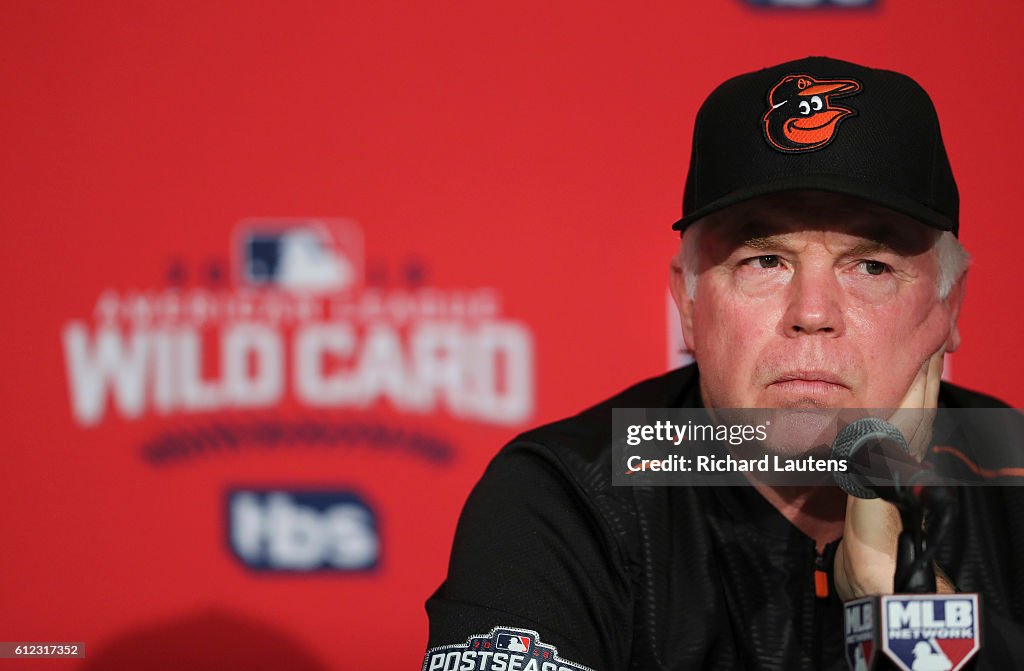 Toronto blue jays and Balitimore Orioles workout prior to Wild Card game.