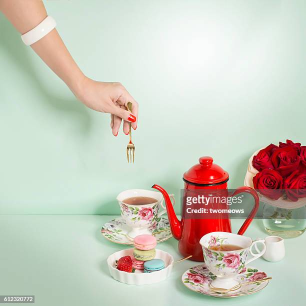 luxury afternoon tea time table top shot. - england photos et images de collection