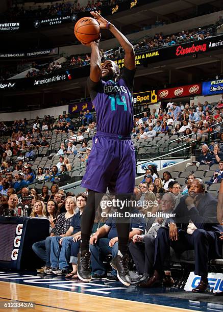 Michael Kidd-Gilchrist of the Charlotte Hornets shoots a jumper against the Dallas Mavericks on October 3, 2016 at the American Airlines Center in...