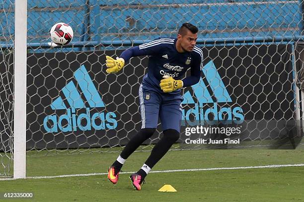 Sergio Romero goalkeeper of Argentina exercises during a training session at Alberto Gallardo Stadium on October 03, 2016 in Lima, Peru.