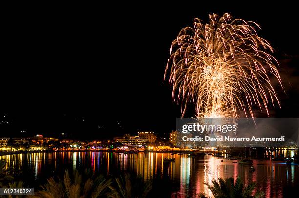 ibiza fireworks - ibiza fiesta fotografías e imágenes de stock