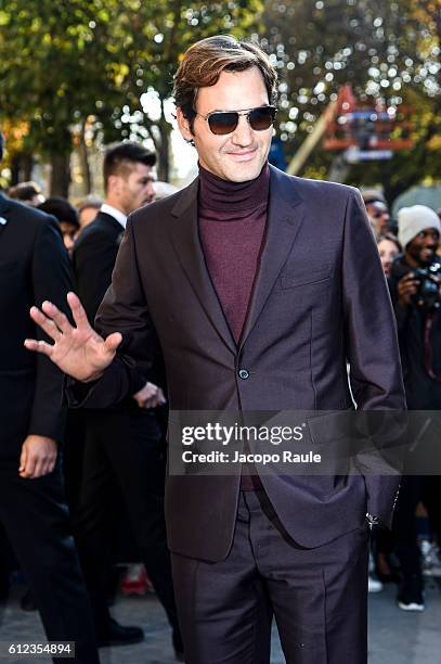 Roger Federer is seen arriving at Chanel Fashion show during Paris Fashion Week Spring/Summer 2017 on October 4, 2016 in Paris, France.