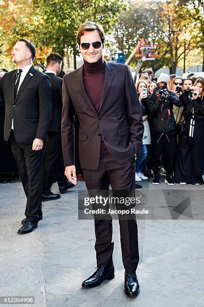 Roger Federer is seen arriving at Chanel Fashion show during Paris Fashion Week Spring/Summer 2017 on October 4, 2016 in Paris, France.