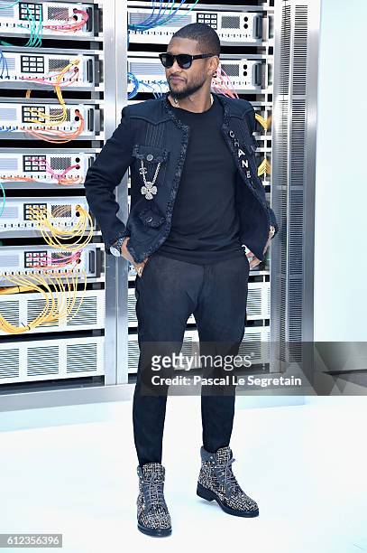 Usher attends the Chanel show as part of the Paris Fashion Week Womenswear Spring/Summer 2017 on October 4, 2016 in Paris, France.