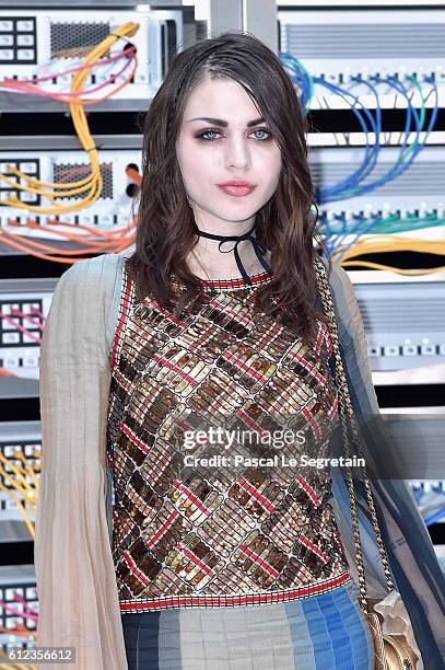 Frances Bean Cobain attends the Chanel show as part of the Paris Fashion Week Womenswear Spring/Summer 2017 on October 4, 2016 in Paris, France.