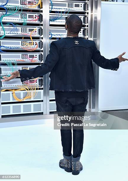 Usher attends the Chanel show as part of the Paris Fashion Week Womenswear Spring/Summer 2017 on October 4, 2016 in Paris, France.