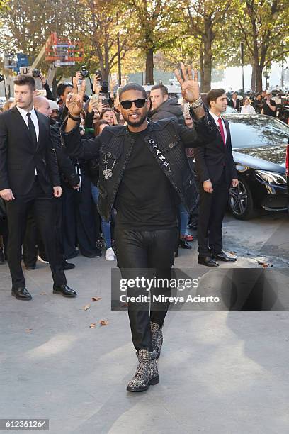 Musician Usher attends the Chanel show as part of the Paris Fashion Week Womenswear Spring/Summer 2017 on October 4, 2016 in Paris, France.