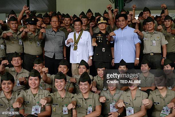 Philippine President Rodrigo Duterte along with Defense Secretary Delfin Lorenzana and Army chief Eduardo Ano gesture for a photo session during a...