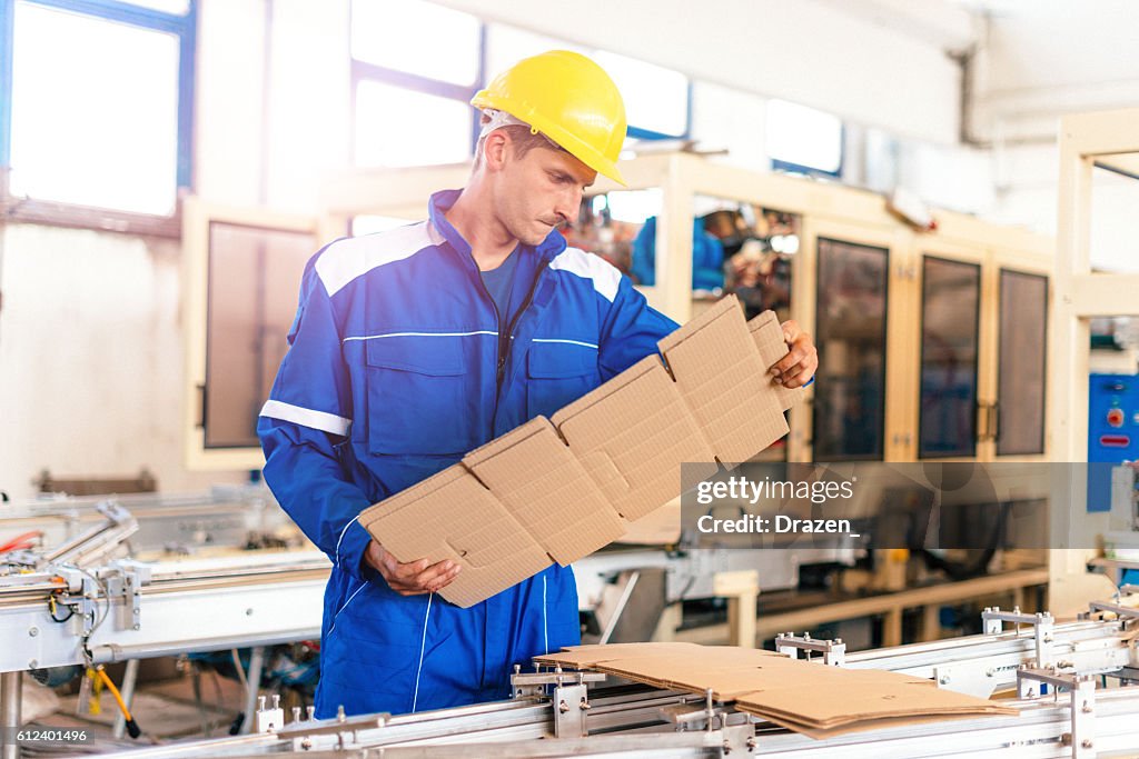 Production of recycled paper material and packaging