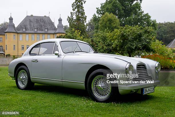 aston martin db2 classic british sports car - db2 stock pictures, royalty-free photos & images