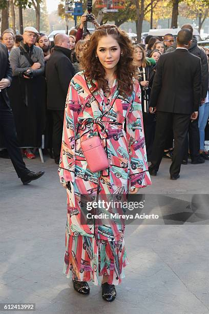 Araya A. Hargate attends the Chanel show as part of the Paris Fashion Week Womenswear Spring/Summer 2017 on October 4, 2016 in Paris, France.