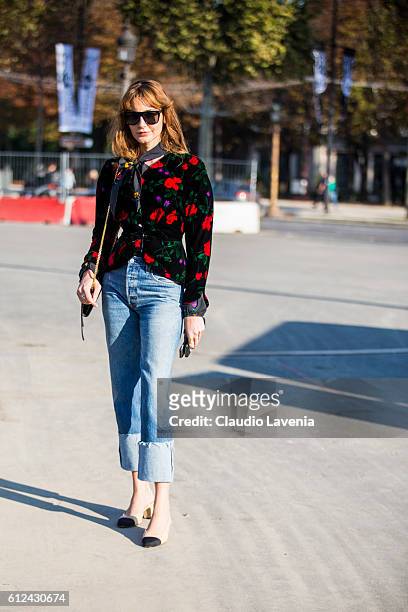 Ece Sukan attends Chanel show on day 8 of Paris Womens Fashion Week Spring/Summer 2017, on October 4, 2016 in Paris, France.