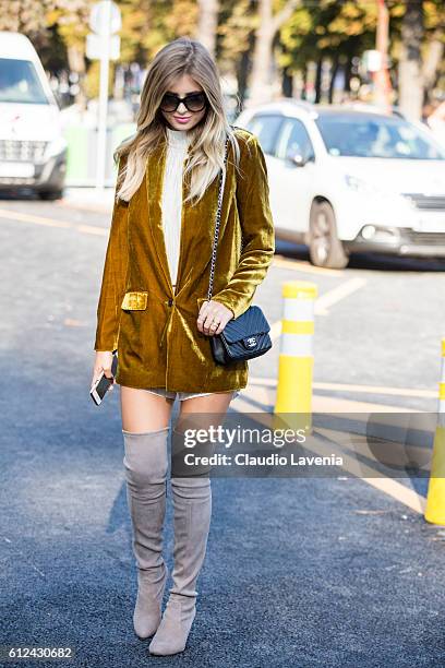 Xenia Van Der Woodsen attends Chanel show on day 8 of Paris Womens Fashion Week Spring/Summer 2017, on October 4, 2016 in Paris, France.