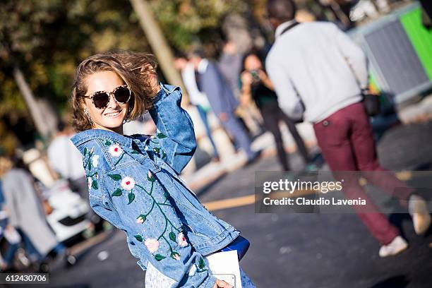 Daria Shapovalova attends Chanel show on day 8 of Paris Womens Fashion Week Spring/Summer 2017, on October 4, 2016 in Paris, France.