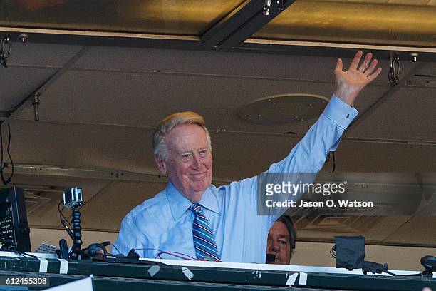 Broadcaster Vin Scully waves to the crowd during the seventh inning between the San Francisco Giants and the Los Angeles Dodgers at AT&T Park on...