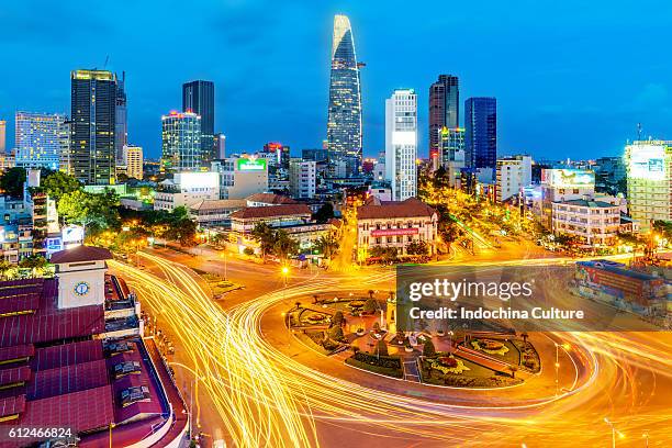 ben thanh market and cityscape of ho chi minh city at blue hour - ho chi minh city stock-fotos und bilder