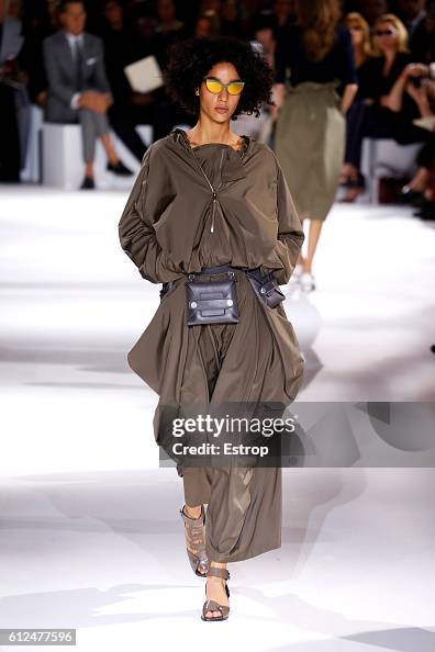 Stella McCartney : Runway - Paris Fashion Week Womenswear Spring/Summer 2017 Stella McCartney : Runway - Paris Fashion Week Womenswear Spring/Summer 2017