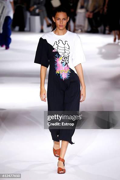 Stella McCartney : Runway - Paris Fashion Week Womenswear Spring/Summer 2017 Stella McCartney : Runway - Paris Fashion Week Womenswear Spring/Summer 2017