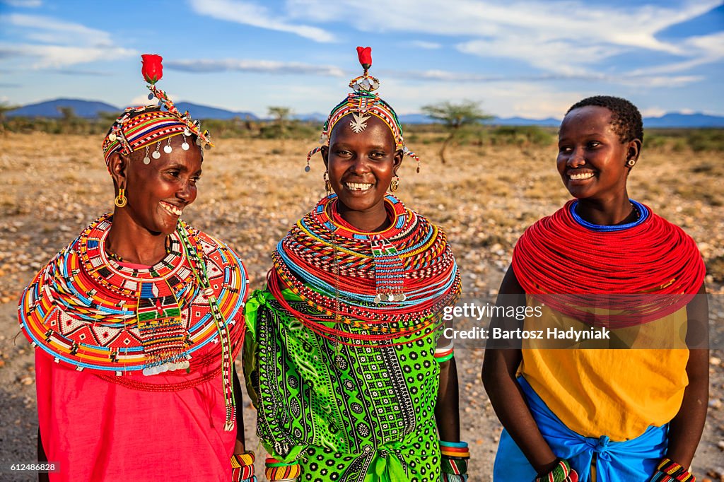 Gruppe afrikanischer Frauen aus Samburu- Stamm, Kenia, Afrika