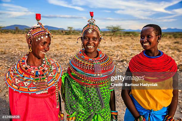 groupe de femmes africaines de la tribu samburu, kenya, afrique - culture samburu photos et images de collection