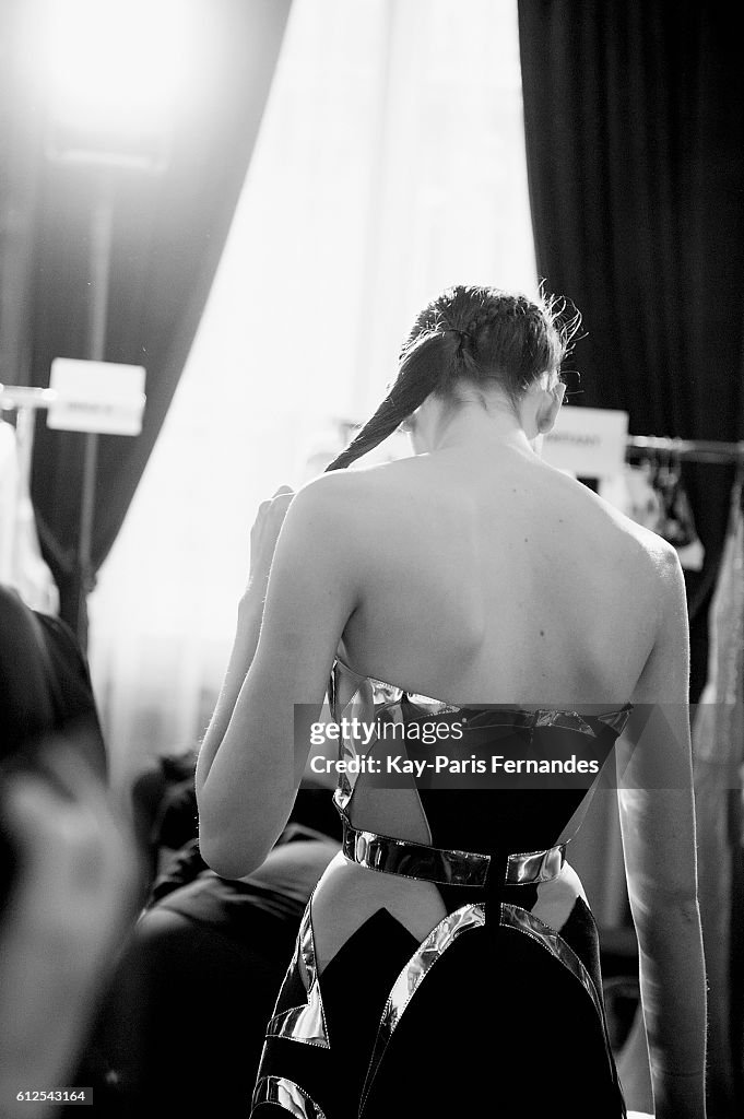 Valentin Yudashkin : Backstage - Paris Fashion Week Womenswear Spring/Summer 2017