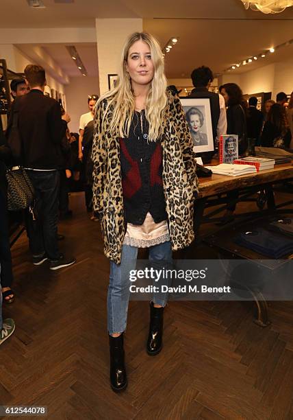 Gracie Egan attends the John Varvatos x Oh So Pretty: Punk In Print Opening Night on October 4, 2016 in London, England.