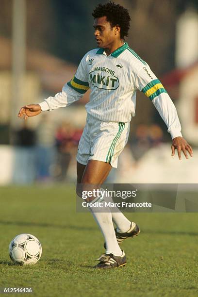 Christian Karembeu playing for FC Nantes.