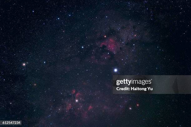 stars and nebulae in the constellation cygnus - copy space 個照片及圖片檔