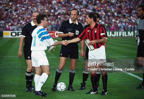 Final of the European Champions Cup for the 1992-1993 season. AC Milan vs Olympique Marseille . Marseille won 1-0. The two captains Didier Deschamps...