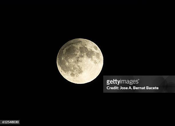 full moon on a sky of black color - soy luna fotografías e imágenes de stock
