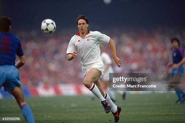 Marco Van Basten from AC Milan during the 1988-1989 European Club Champions . AC Milan won over Steaua Bucaresti 4-0. | Location: Barcelona, Spain.