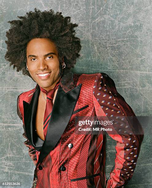 Lenny Kravitz in Red Necktie Blazer