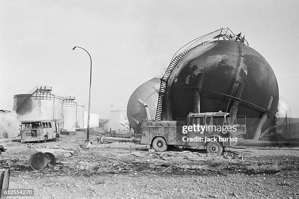 Fayzan Shell 165 Feyzin Disaster Photos & High Res Pictures - Getty Images