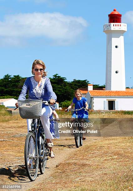 Of July 2013, The new King Philippe and Queen Mathilde took some vacation with their children in France on the island of Yeu in Vendée , THe kids are...