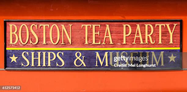 boston tea party ships and museum sign, outside museum, congress street bridge, boston, massachusetts, usa - boston tea party ships stock-fotos und bilder