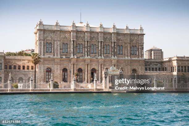 dolmabahce palace, istanbul, turkey - istanbul stockfoto's en -beelden