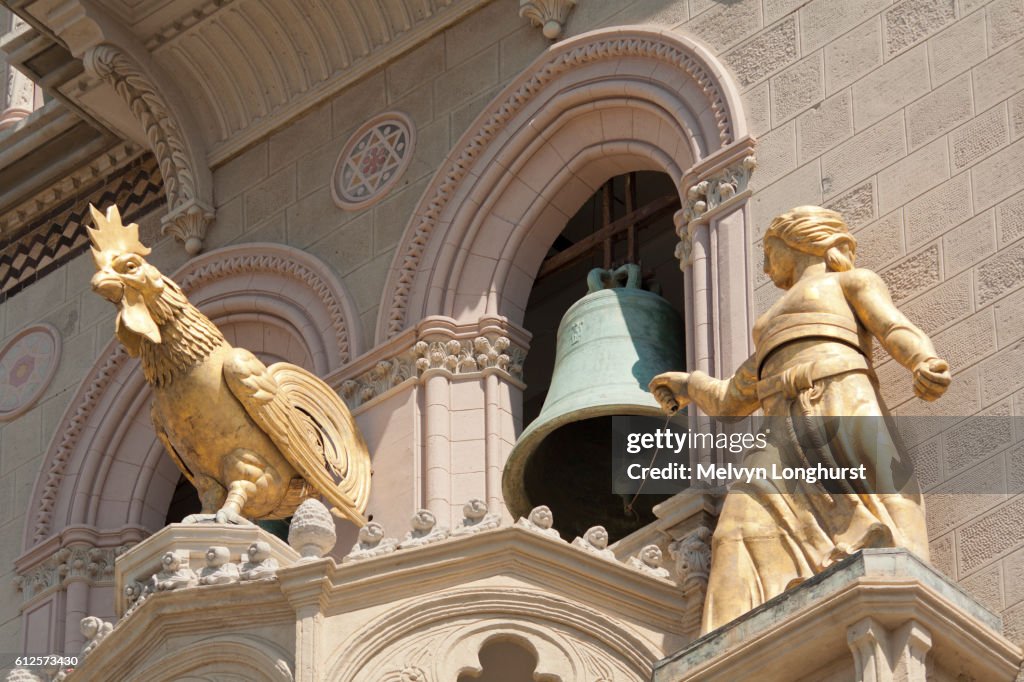 Golden statues and bell in bell tower, Messina Cathedral, Piazza Del Duomo, Messina, Sicily, Italy