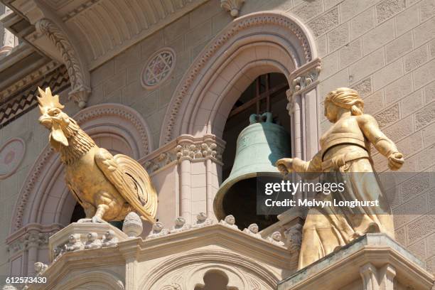 golden statues and bell in bell tower, messina cathedral, piazza del duomo, messina, sicily, italy - messina stockfoto's en -beelden