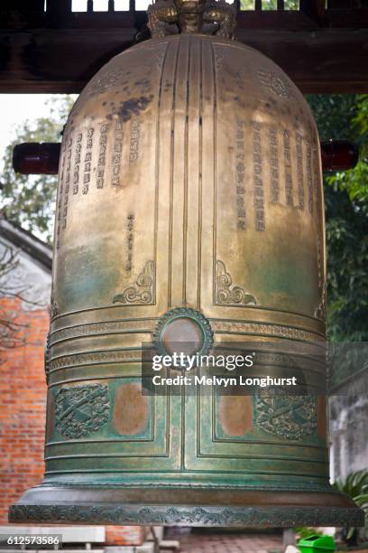 large bell, temple of literature, van mieu, hanoi, vietnam - bell stock pictures, royalty-free photos & images