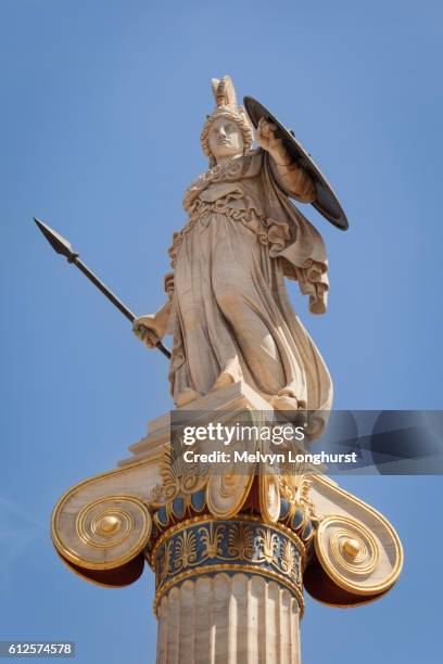 statue of athena outside the academy of arts, athens, greece - romeinse godin stockfoto's en -beelden