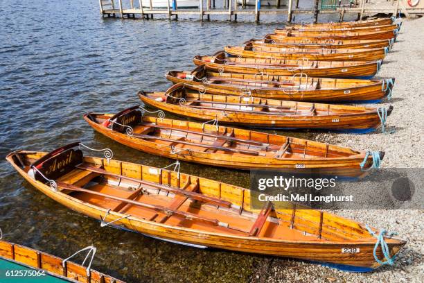 rowing boats for hire, lake windermere, ambleside, lake district, cumbria, england - cumbrian coast stock-fotos und bilder