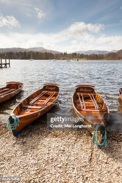 rowing boats for hire, lake windermere, ambleside, lake district, cumbria, england - cumbrian coast stock-fotos und bilder