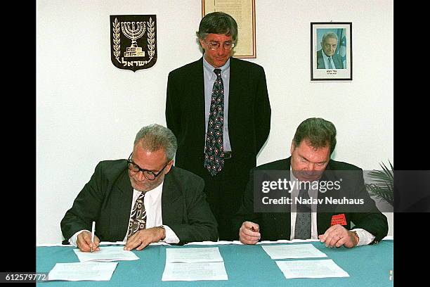 SIGNATURE OF THE AGREEMENT ON HEBRON