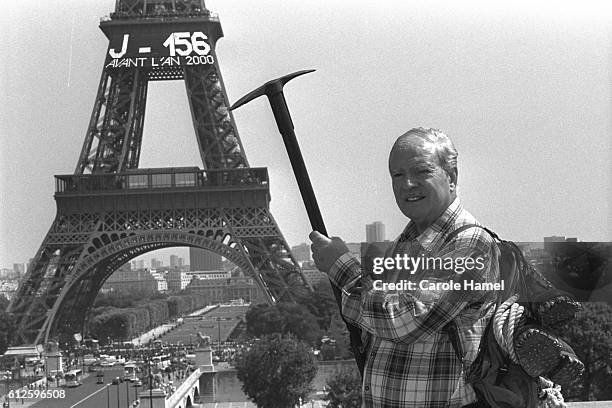 CELEBRITIES AT THE EIFFEL TOWER