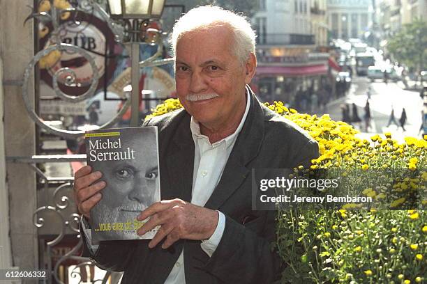 Michel Serrault presente son autobiographie.